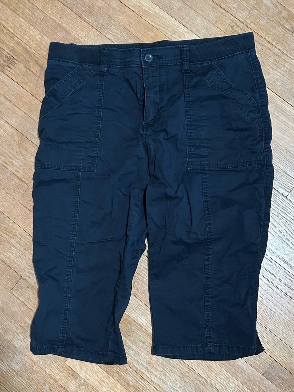 Lee Black Cargo Capri Pants for Women